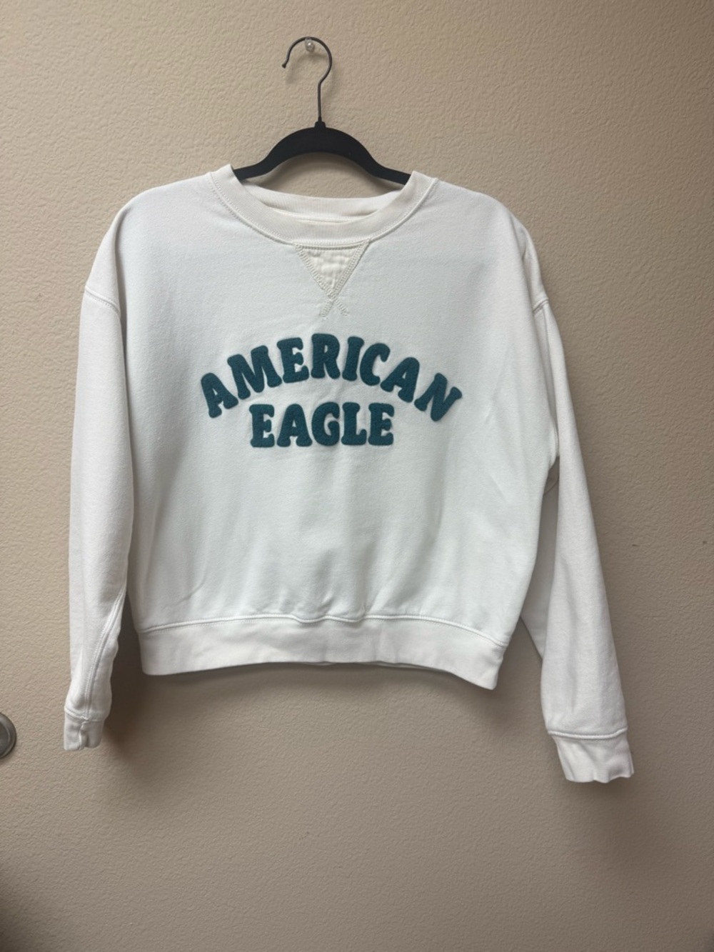American Eagle White Crewneck Sweatshirt with Teal Logo💚💚